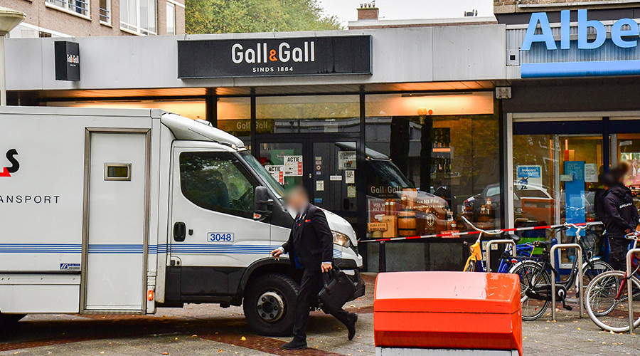 Waardetransport overvallen bij supermarkt.