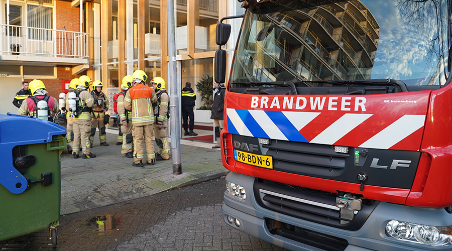 Veel rook in flat Prins Alexander door keukenbrand .