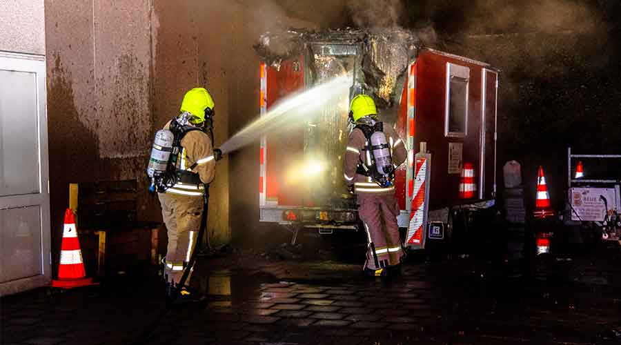 Mogelijk brandstichting keet in Poortugaal #Capelle.