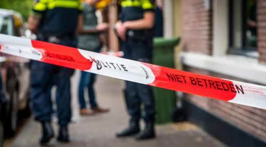 Woning onder vuur in Barendrecht .