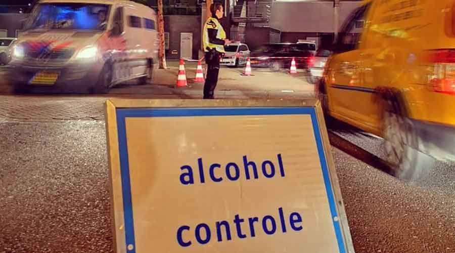 In auto met alcohol en drugs; rijbewijs kwijt #Capelle.
